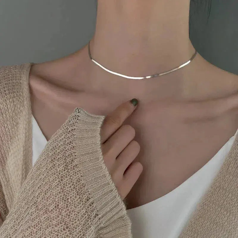 Collier Plat Élégant en Argent