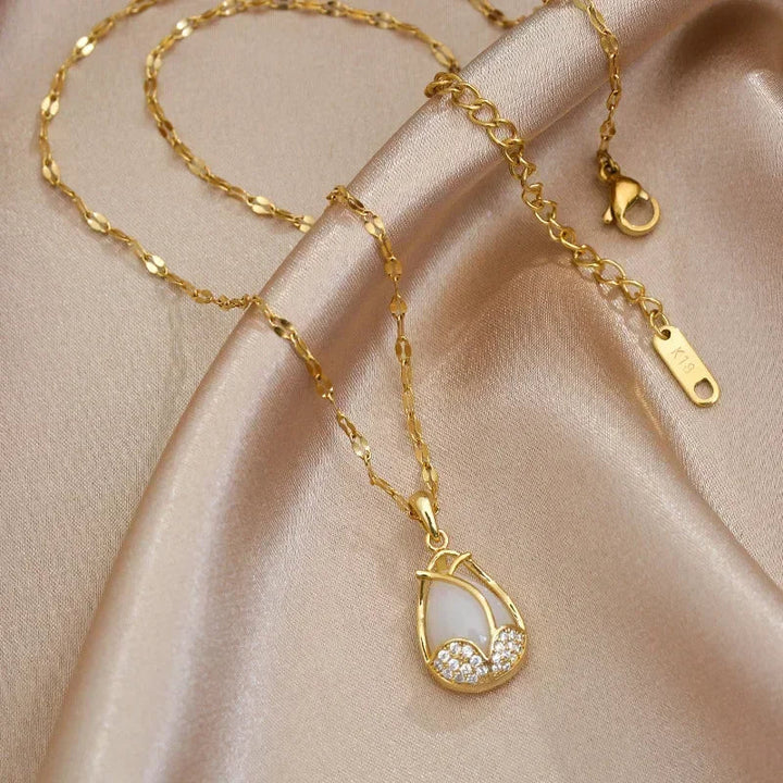 Collier Pendentif Élégant en Cristal Rose et Or
